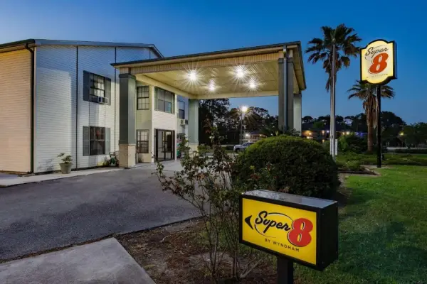 Super 8 by Wyndham Kinder/Coushatta near Casino Main image